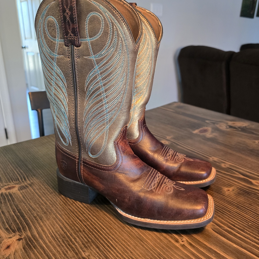 New Ariat Brown and Tan Western Boots